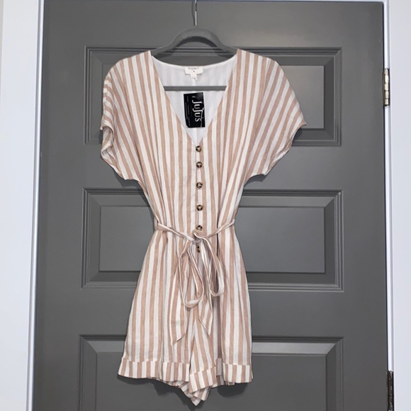Striped, linen romper. Never been worn from Juju’s boutique - Picture 1 of 4